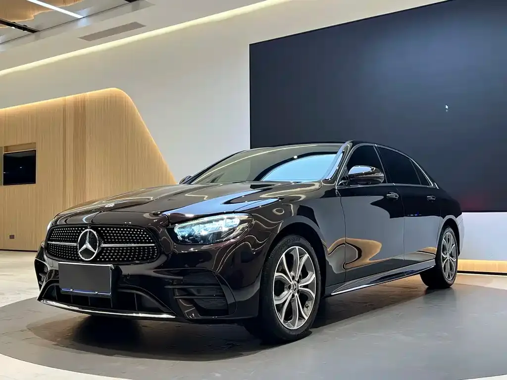 Mercedes-Benz E-Class — фото 1