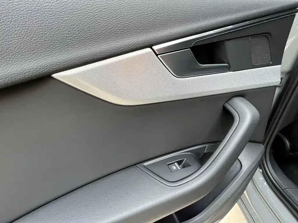 Audi A4 (Import) — фото 9