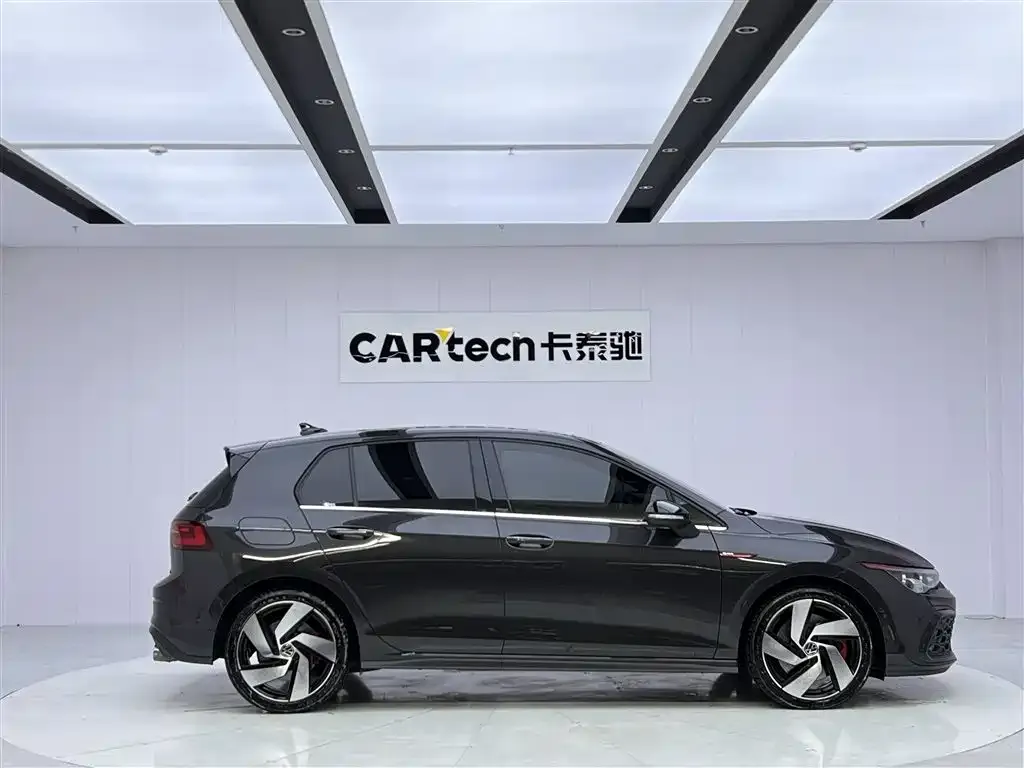 Volkswagen Golf GTI — фото 10