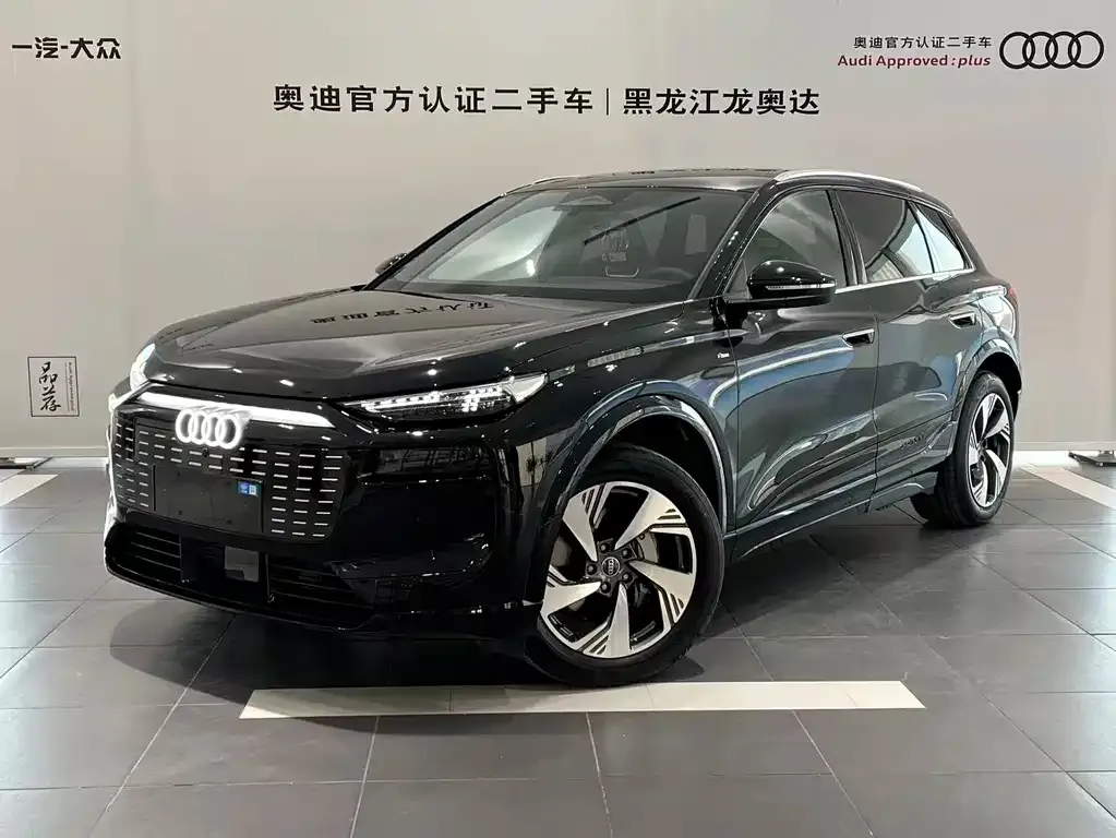 Audi Q6L e-tron — фото 1