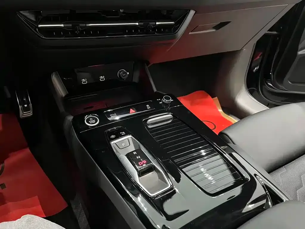 Audi Q6L e-tron — фото 6