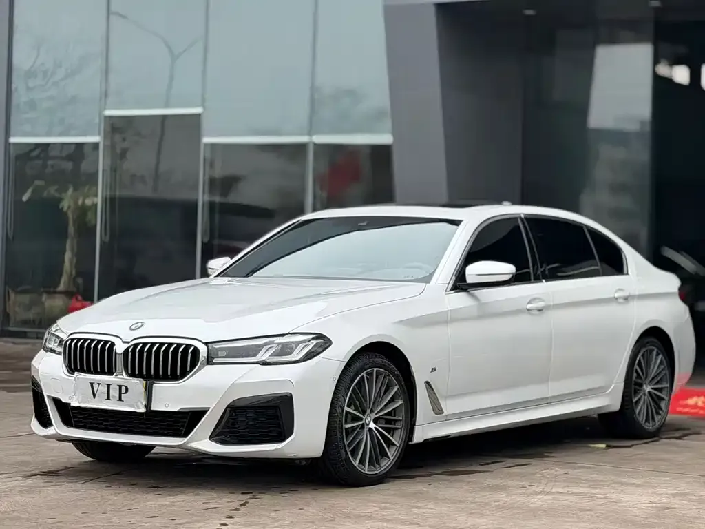 BMW 5 Series — фото 1