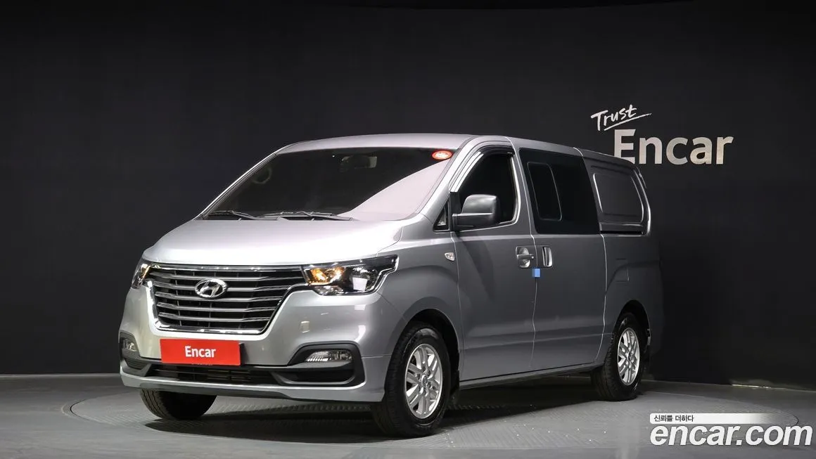 Hyundai Starex — фото 1