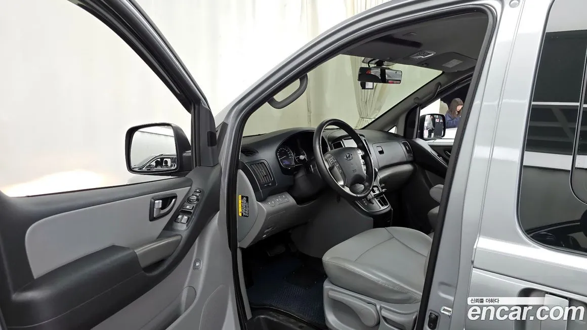 Hyundai Starex — фото 2