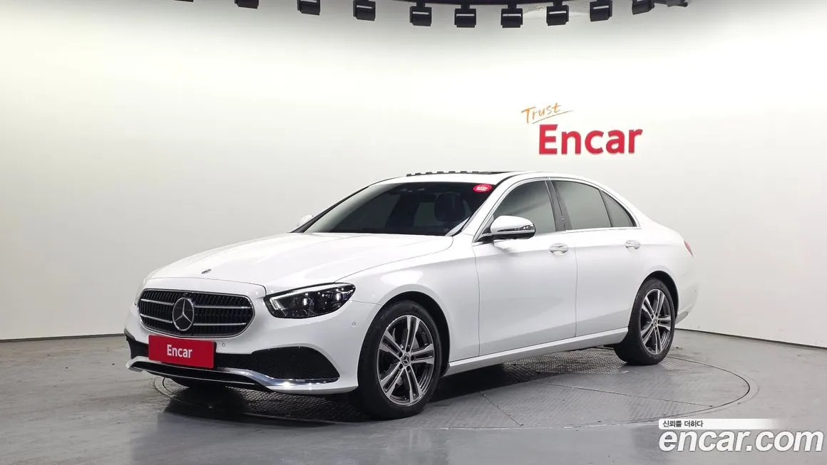 Mercedes-Benz E-Class — фото 1