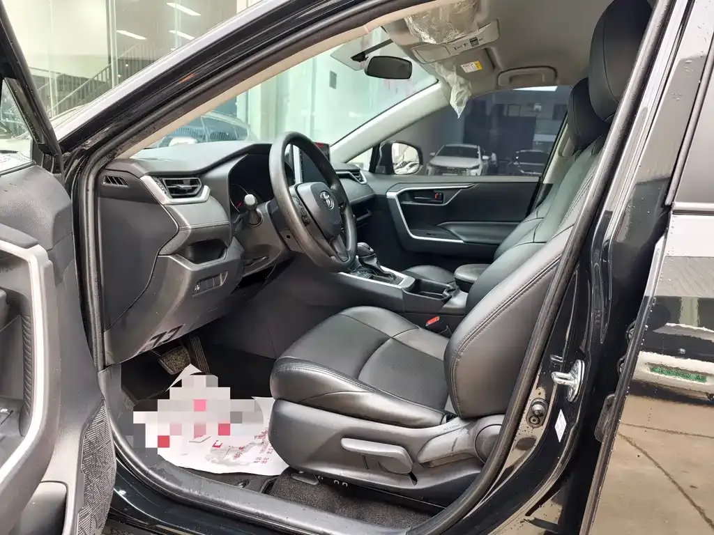 Toyota Wildlander 2023 из CN, фото 3