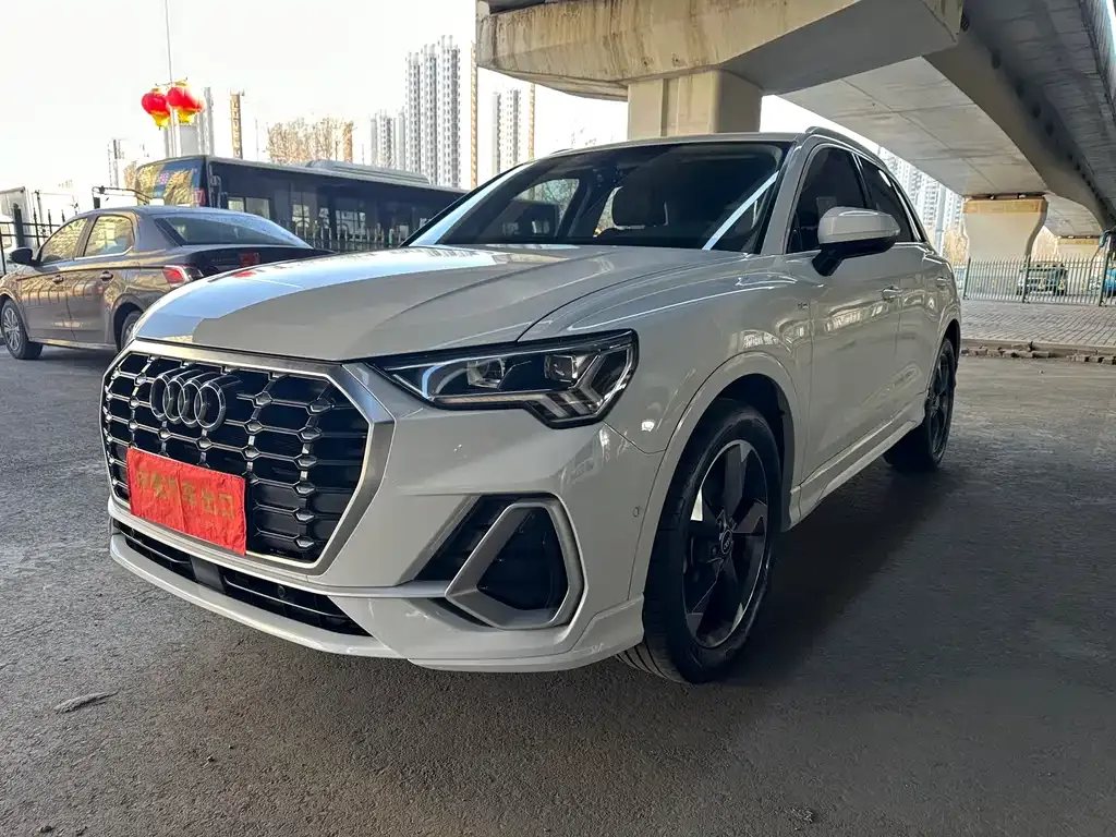 Audi Q3 — фото 1