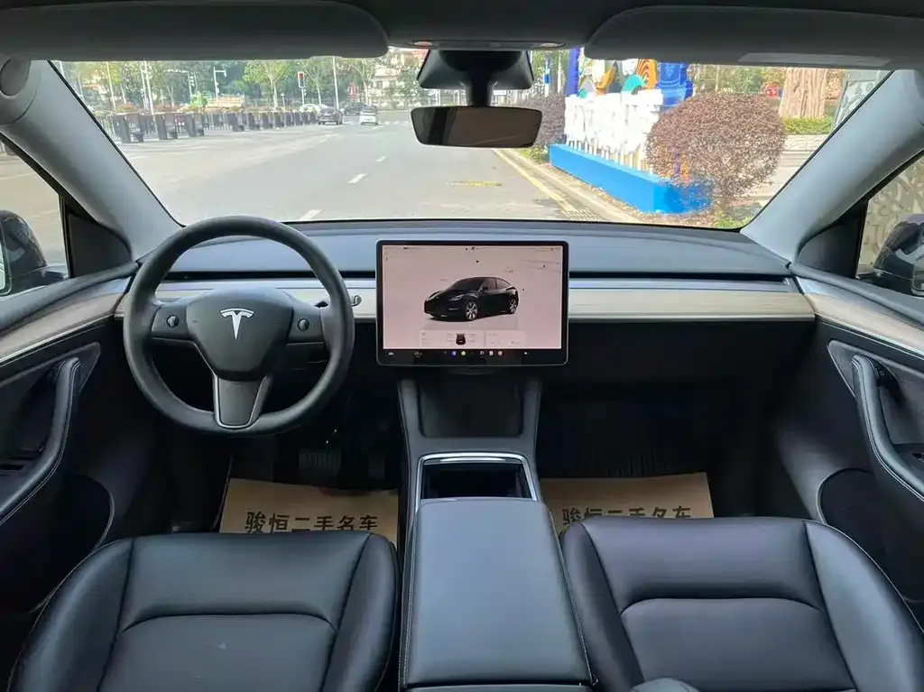 Tesla Model Y — фото 3