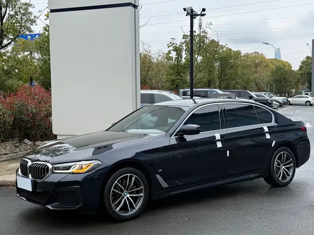 BMW 5 Series — фото 1