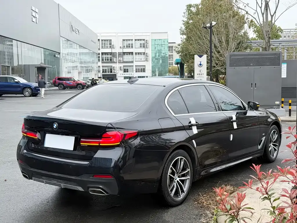 BMW 5 Series — фото 10