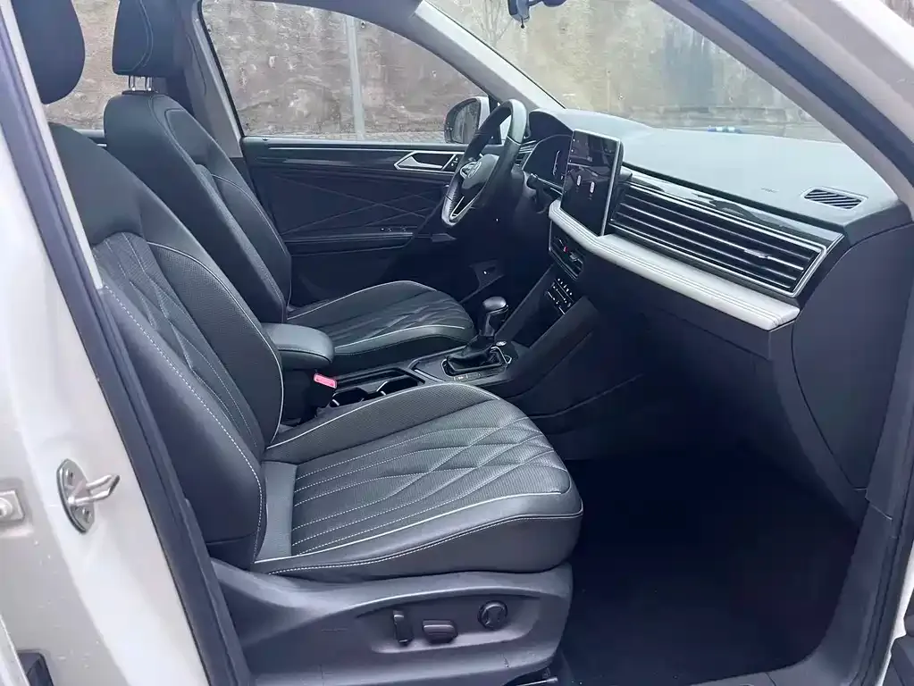 Volkswagen Tiguan L 2022 из CN, фото 3