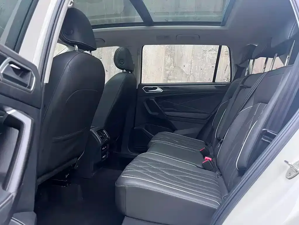 Volkswagen Tiguan L 2022 из CN, фото 2