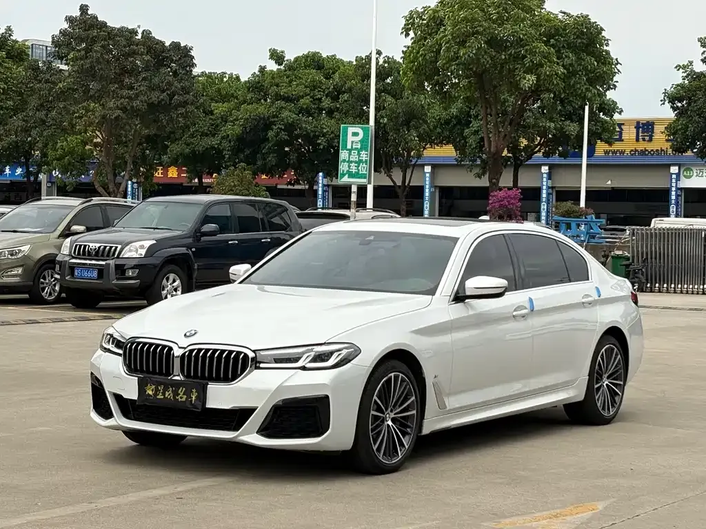 BMW 5 Series — фото 1