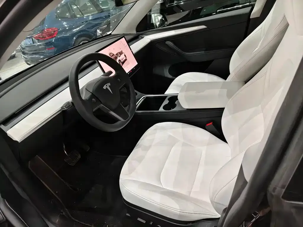 Tesla Model Y — фото 3