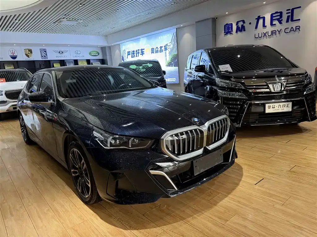 BMW 5 Series — фото 1