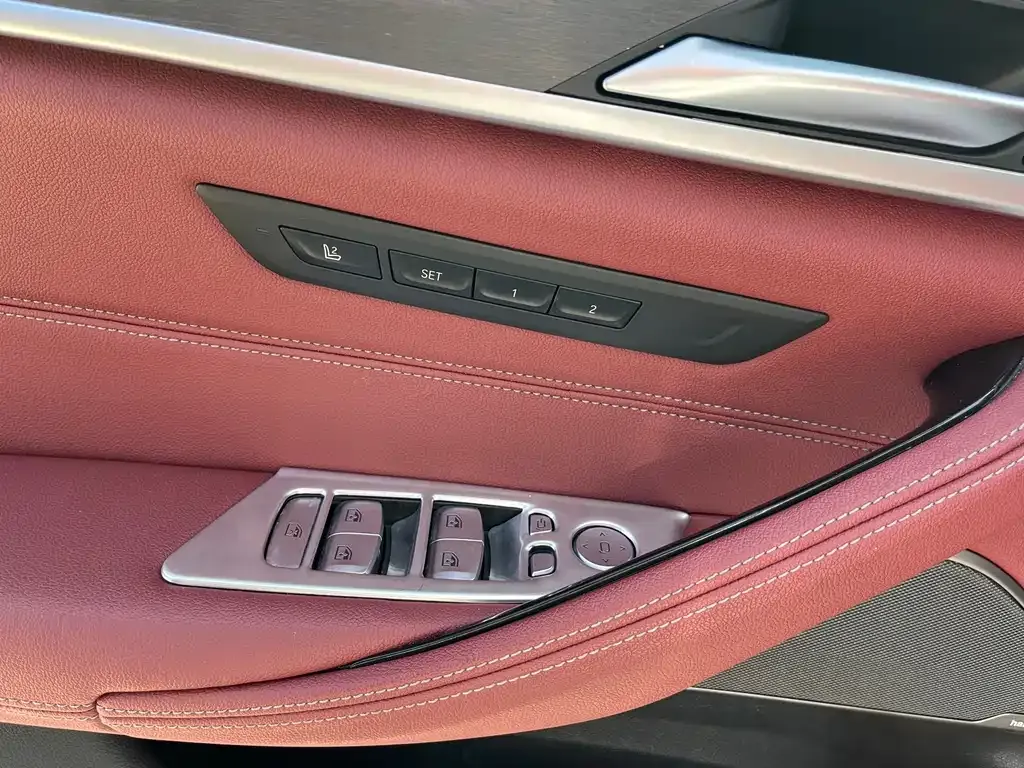 BMW 5 Series 2023 из CN, фото 4