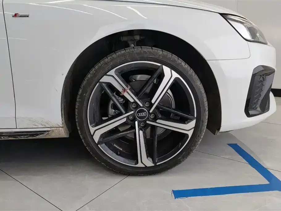 Audi A4L 2024 из CN, фото 7