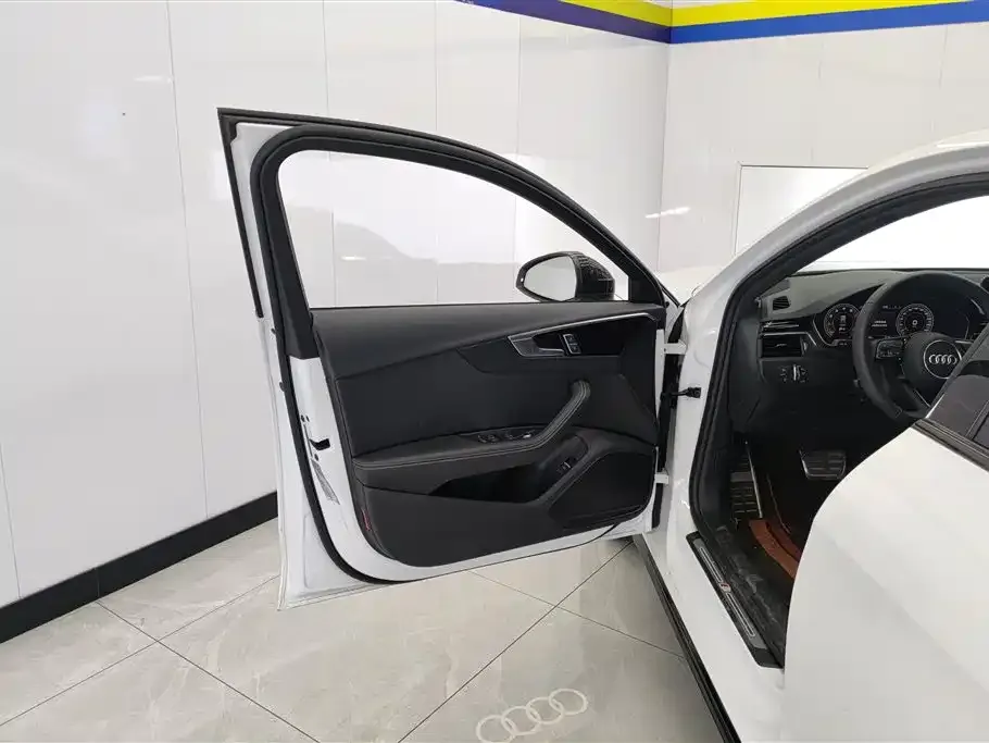 Audi A4L 2024 из CN, фото 8
