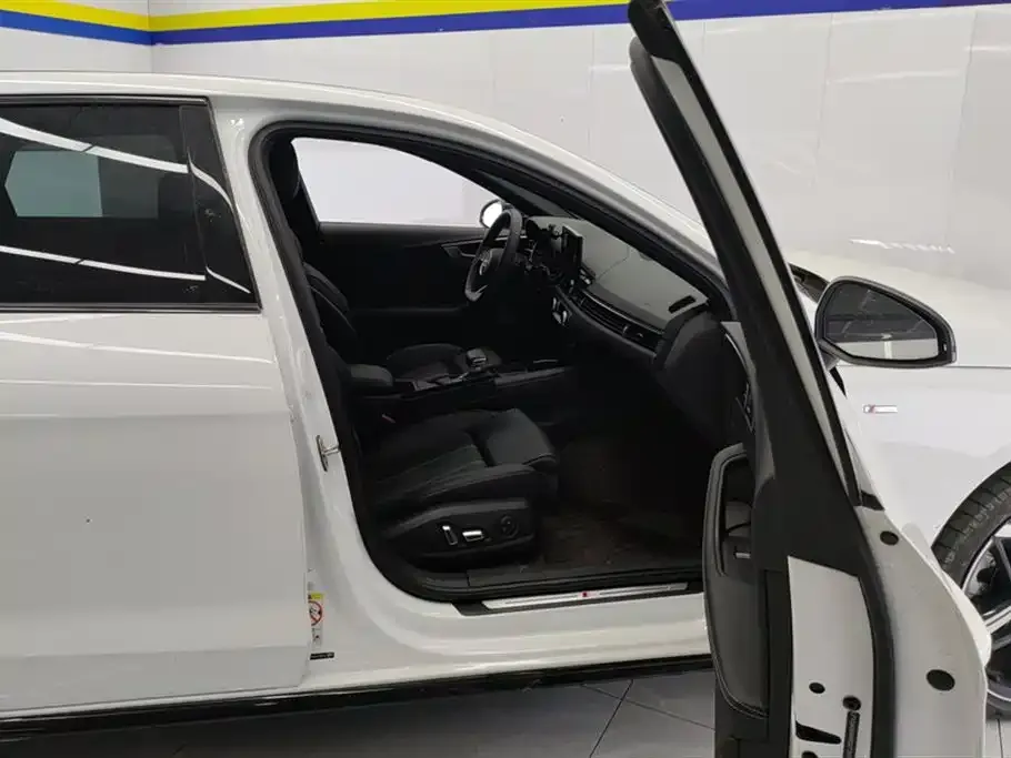 Audi A4L 2024 из CN, фото 9