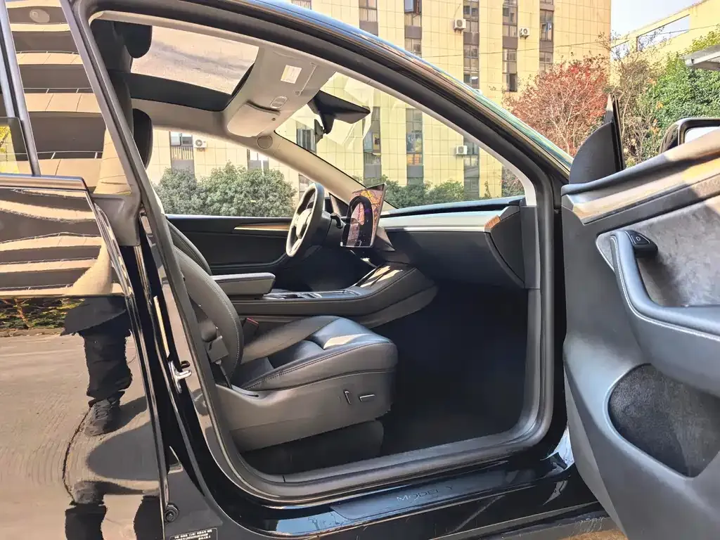 Tesla Model Y — фото 7