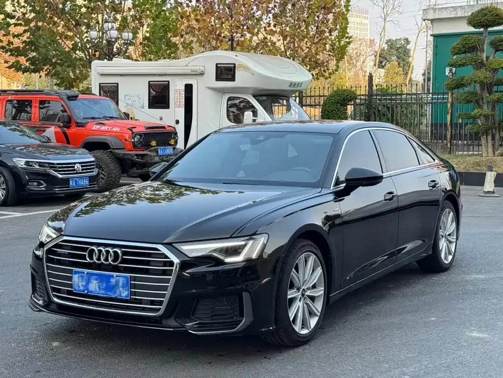 Audi A6L — фото 1