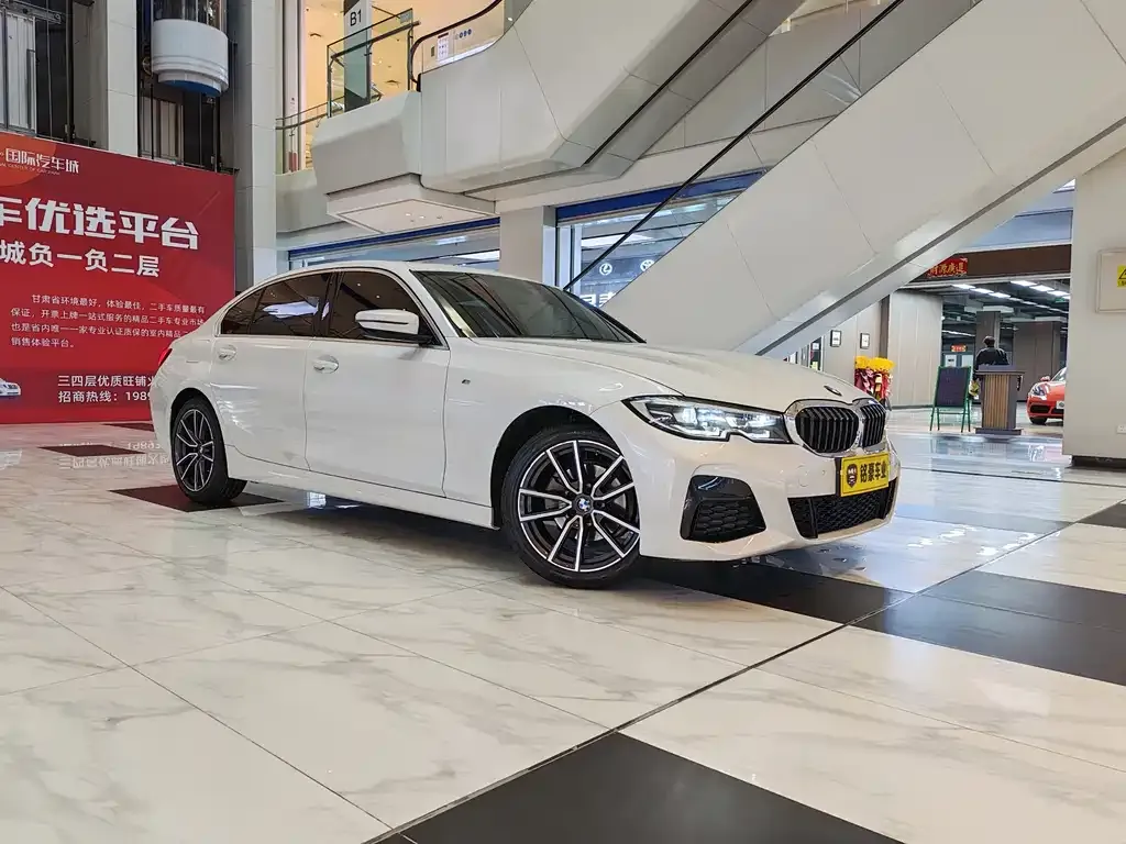 BMW 3 Series 2022 из CN, фото 1