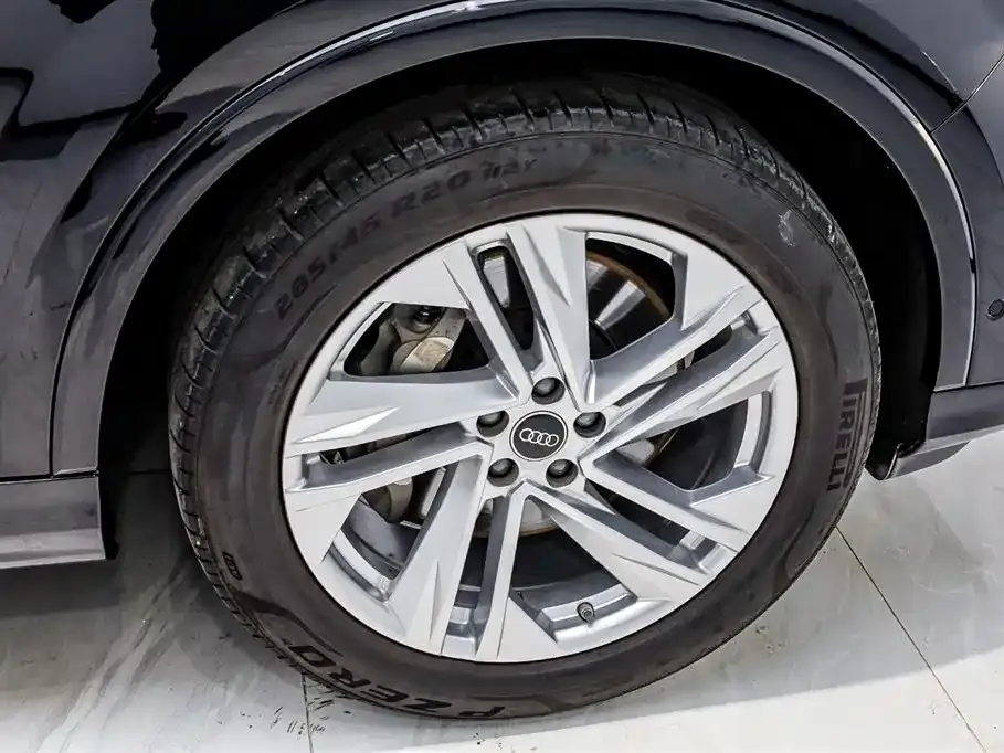 Audi Q7 2023 из CN, фото 6