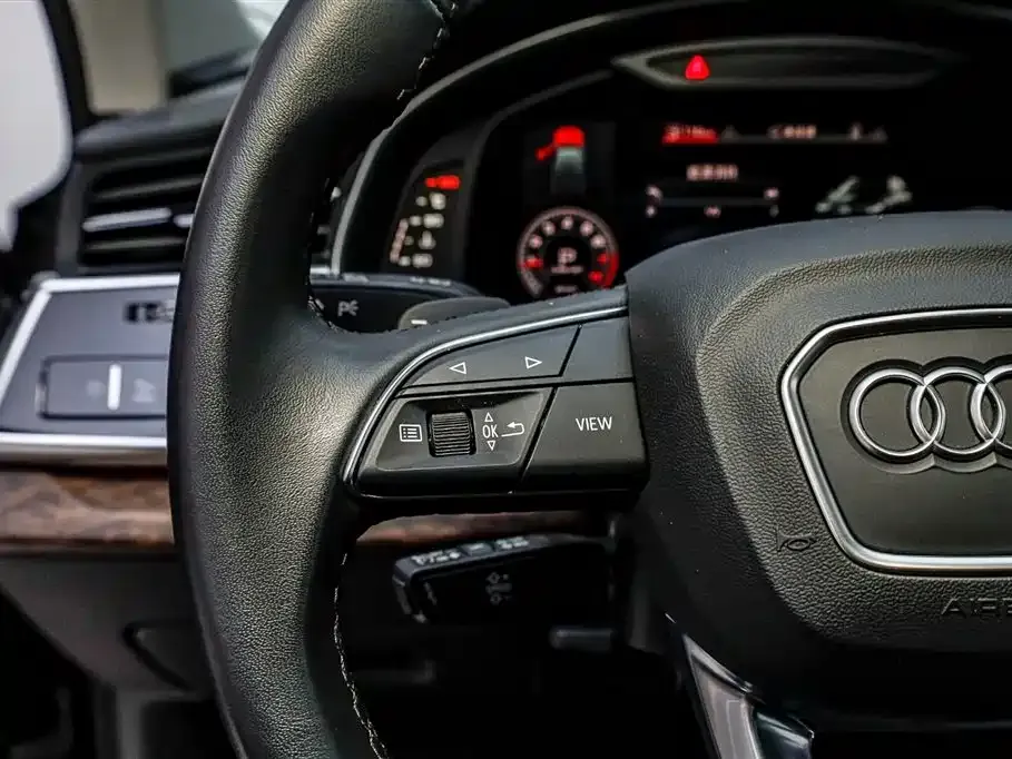 Audi Q7 2023 из CN, фото 9