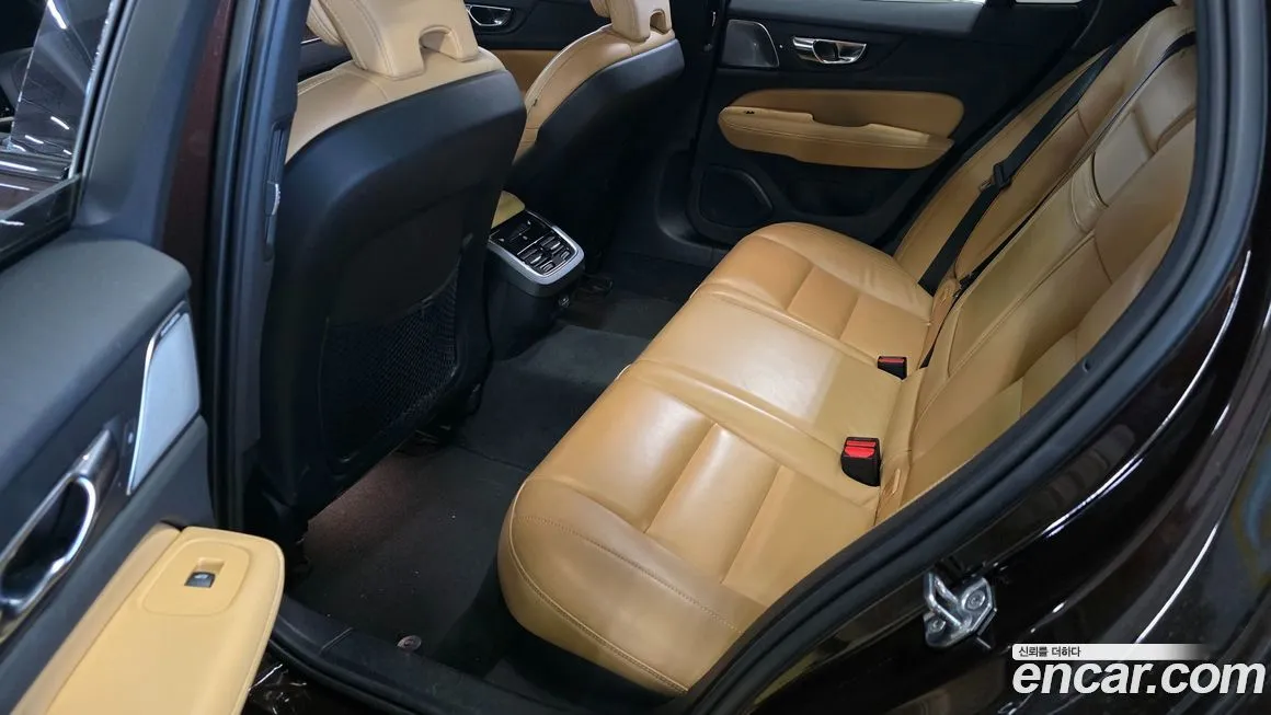 Volvo V60 2021 из KR, фото 4