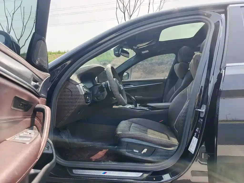 BMW 5 Series 2023 из CN, фото 4