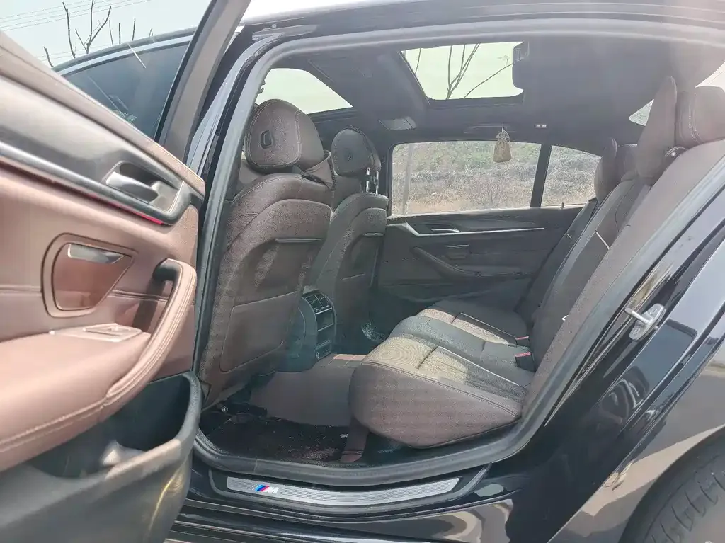 BMW 5 Series 2023 из CN, фото 3