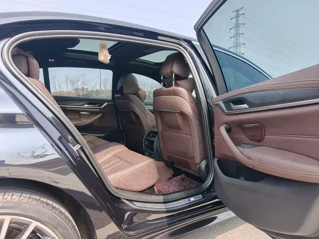 BMW 5 Series 2023 из CN, фото 2