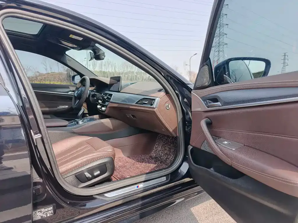 BMW 5 Series 2023 из CN, фото 8