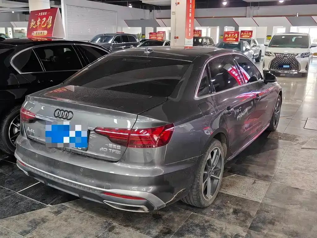 Audi A4L 2022 из CN, фото 8
