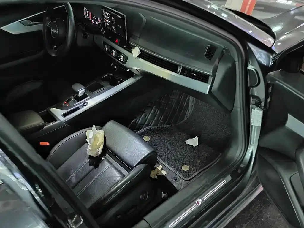 Audi A4L 2022 из CN, фото 4