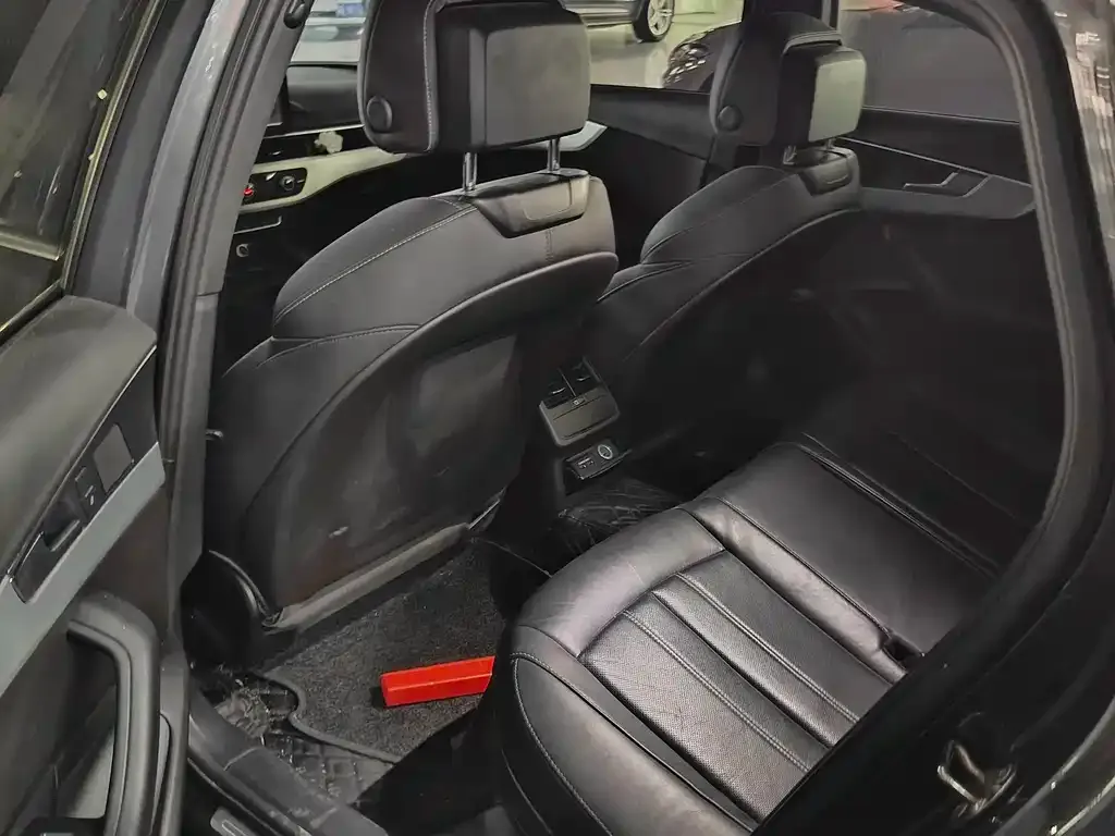 Audi A4L 2022 из CN, фото 5
