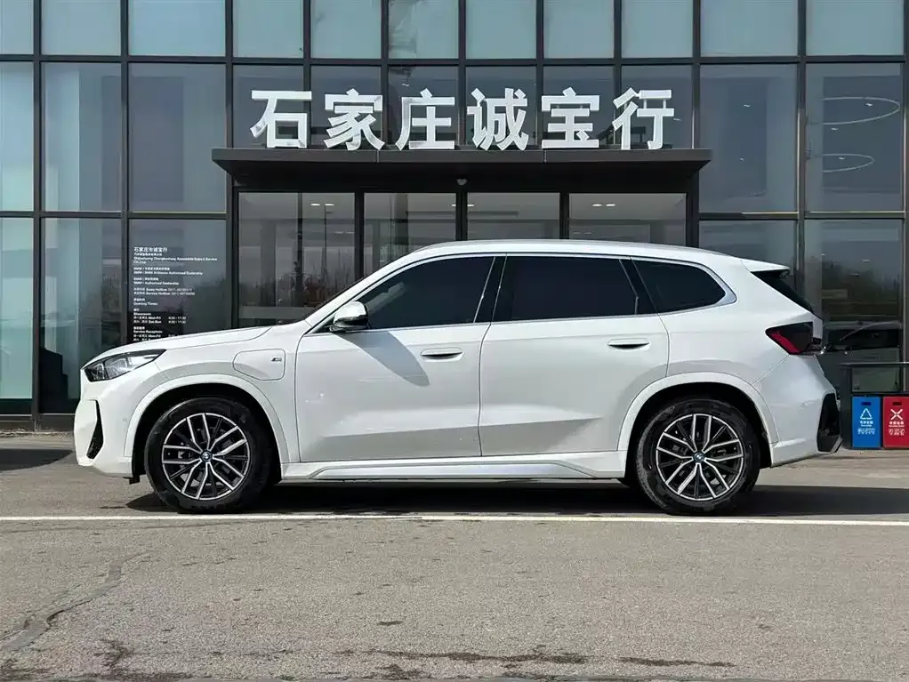 BMW iX1 2024 из CN, фото 9