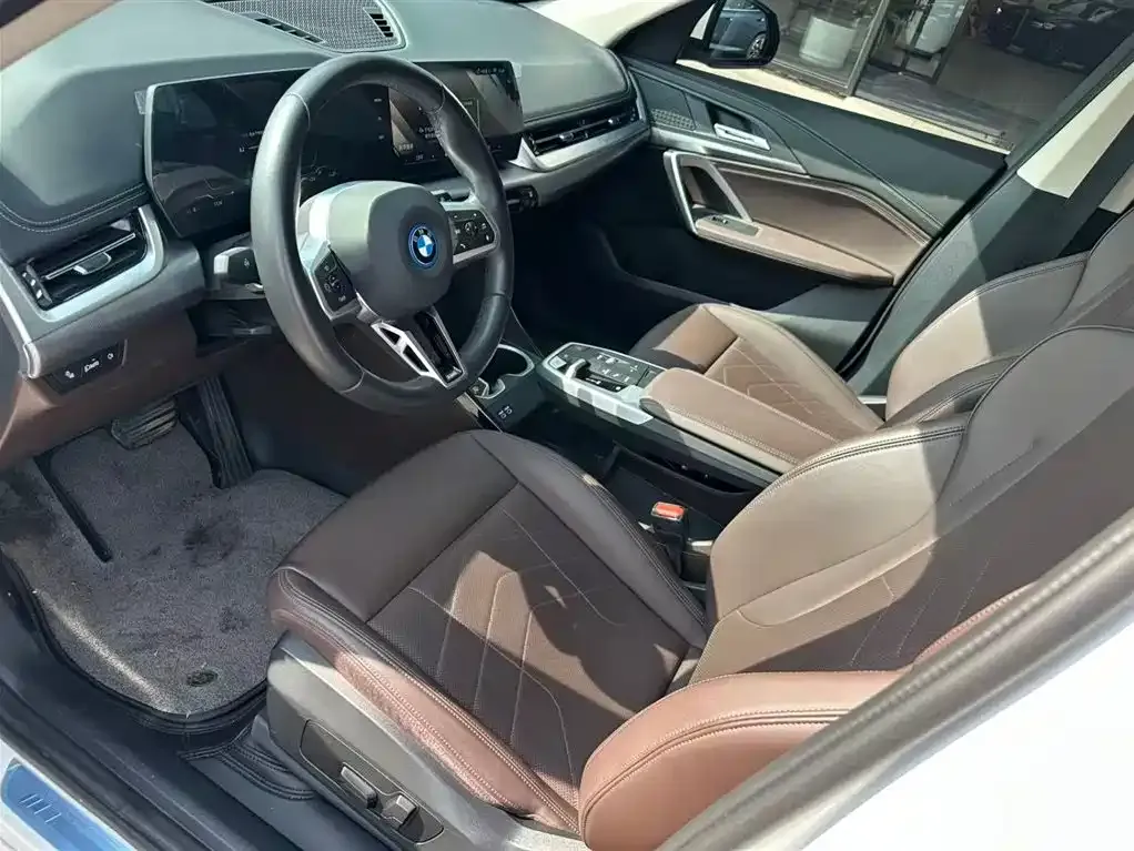 BMW iX1 2024 из CN, фото 4