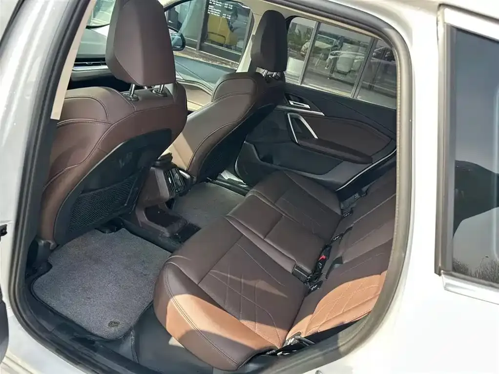 BMW iX1 2024 из CN, фото 5