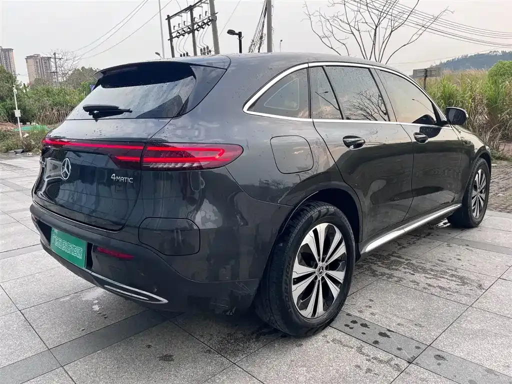 Mercedes-Benz EQC — фото 10