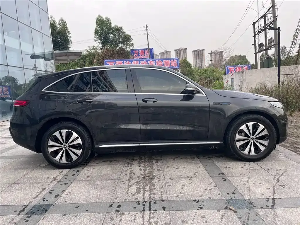 Mercedes-Benz EQC — фото 6