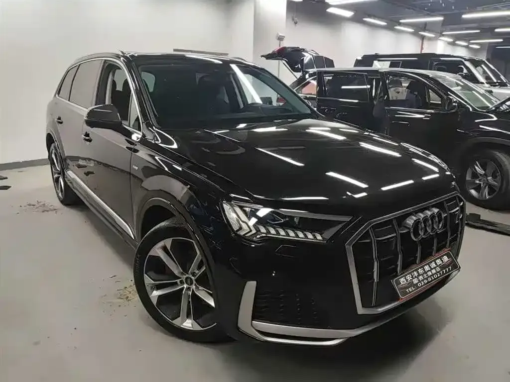 Audi Q7 2024 из CN, фото 2