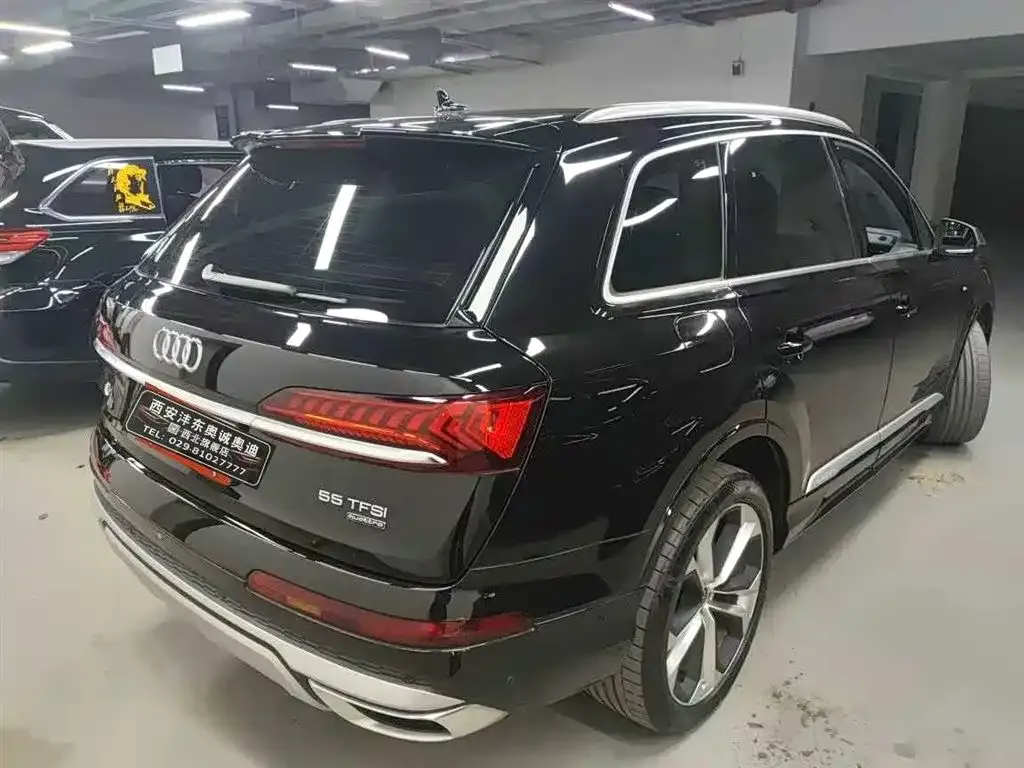 Audi Q7 2024 из CN, фото 7