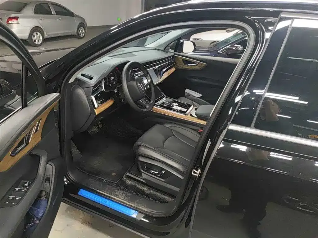 Audi Q7 2024 из CN, фото 4