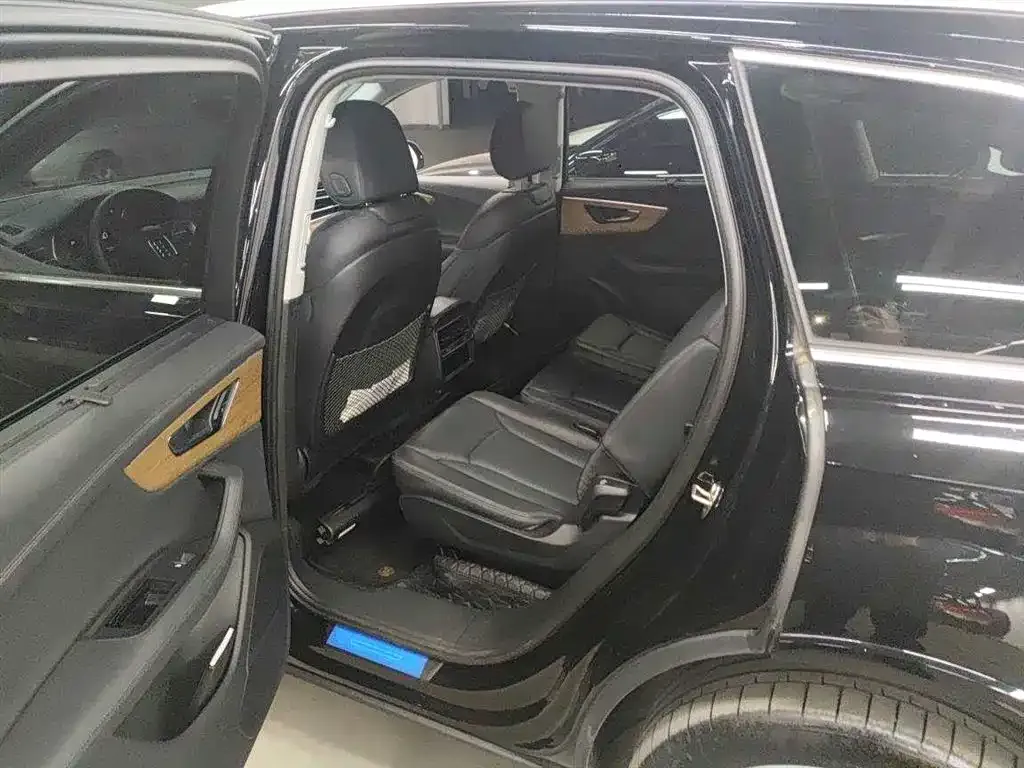 Audi Q7 2024 из CN, фото 5