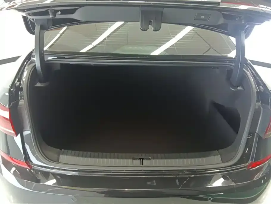 Volkswagen Passat 2023 из CN, фото 8