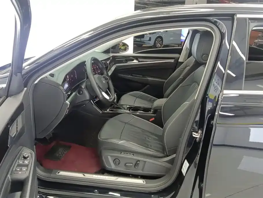 Volkswagen Passat 2023 из CN, фото 5