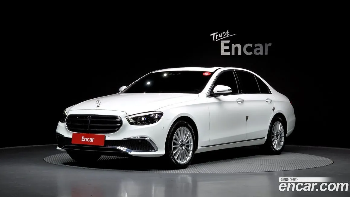 Mercedes-Benz E-Class — фото 1