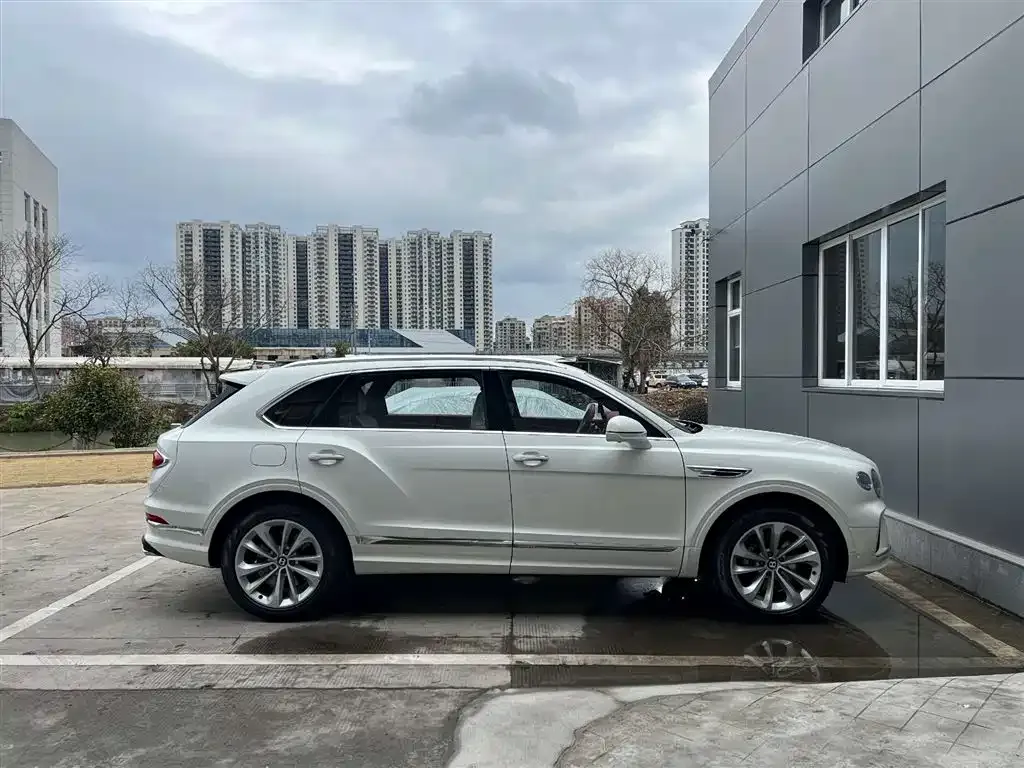 Bentley Bentayga 2025 из CN, фото 6