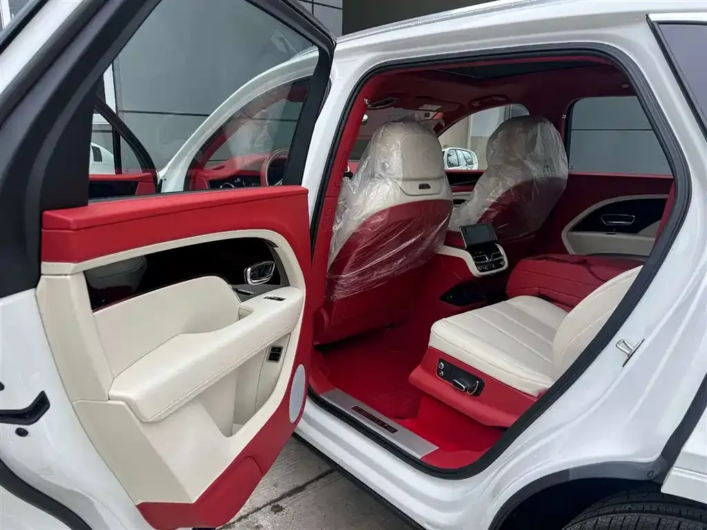 Bentley Bentayga 2025 из CN, фото 7